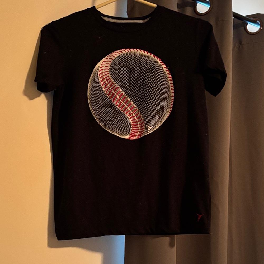 5/$25 Old Navy Black Tee with Baseball Graphic